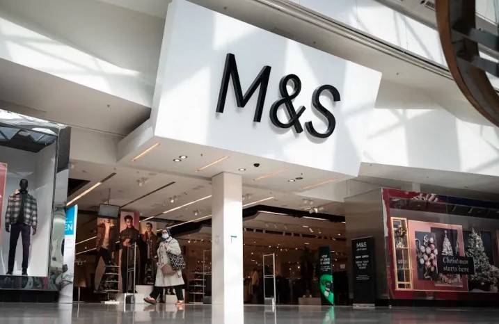 M&S increases the payment of store workers as part of an investment of £ 95 million